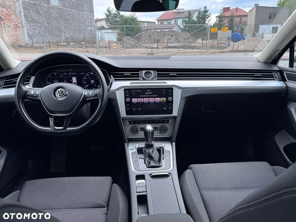 Volkswagen Passat - 32