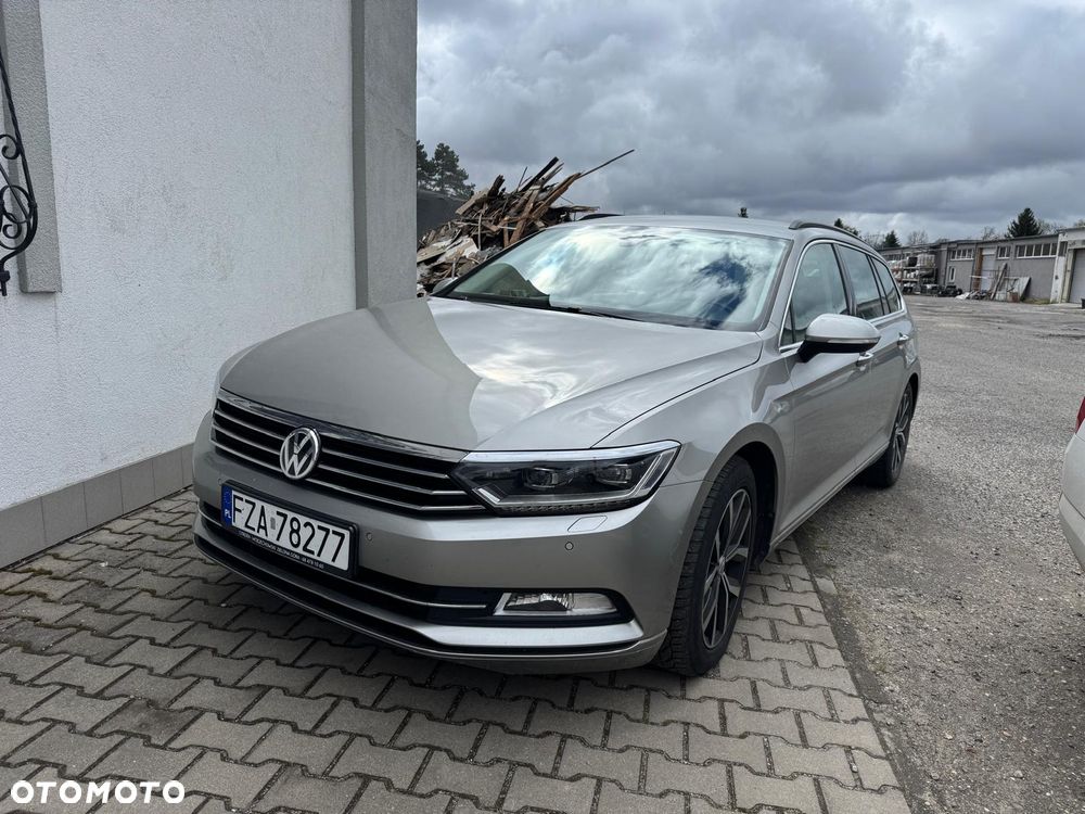 Volkswagen Passat - 1