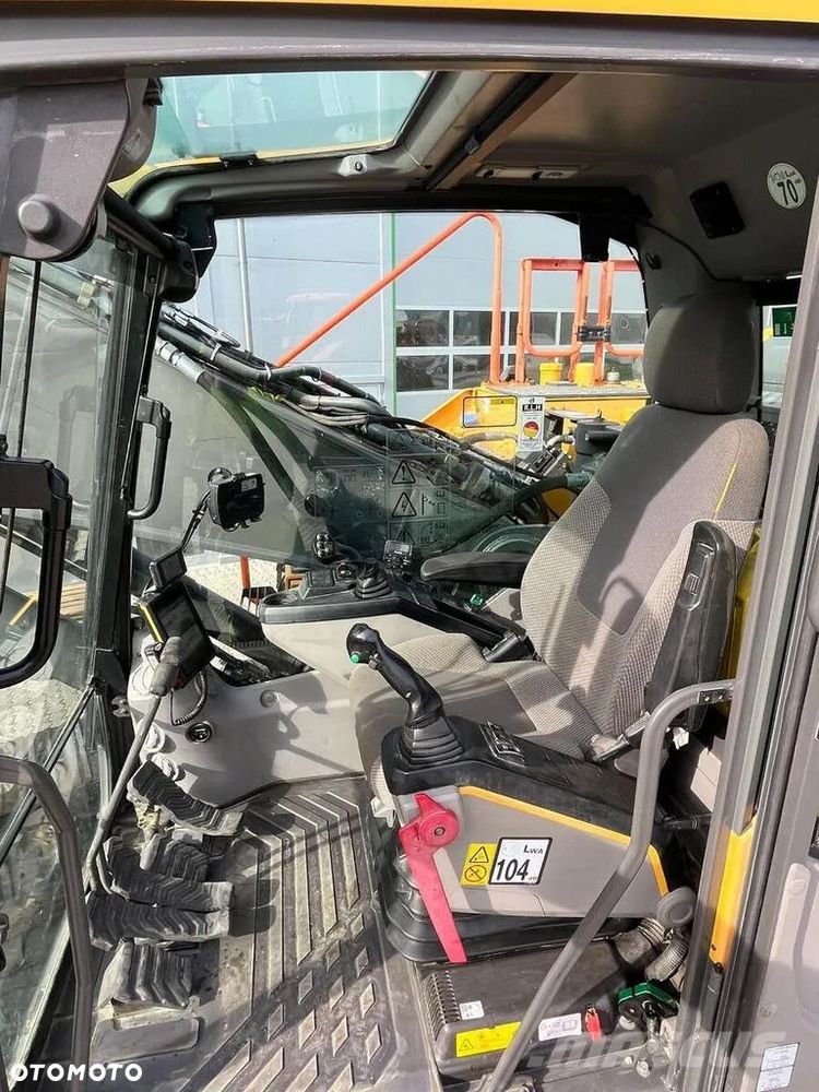 Volvo EC 300 EL - 11