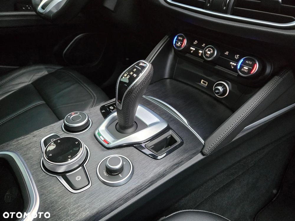 Alfa Romeo Stelvio 2.0 Turbo 16V AT8-Q4 Sprint - 33