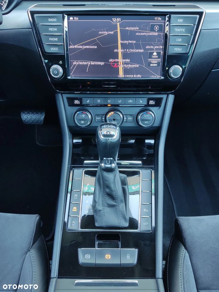 Skoda Superb 2.0 TSI 4x4 DSG Sportline - 34