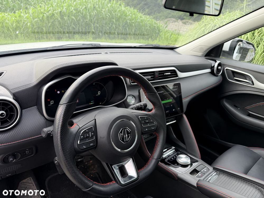 MG ZS Hybrid+ - 8