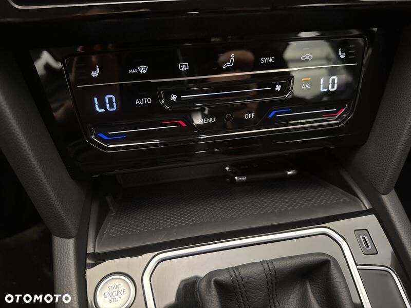 Volkswagen Passat - 16