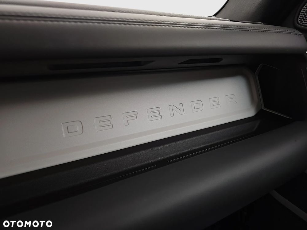 Land Rover Defender 3.0 D300 mHEV X-Dynamic HSE - 18
