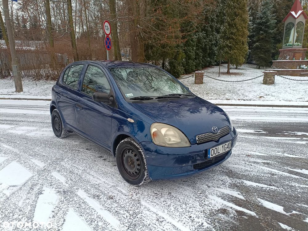 Toyota Yaris 1.0 Base - 1