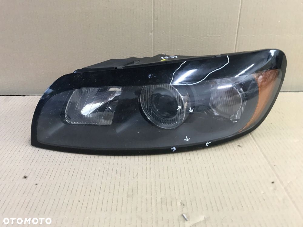 VOLVO C30 06-10 LAMPA LEWY PRZÓD 31335199