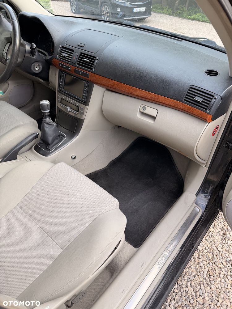 Toyota Avensis - 7