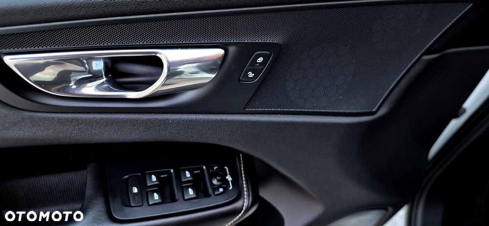 Volvo XC 60 D3 R-Design - 28