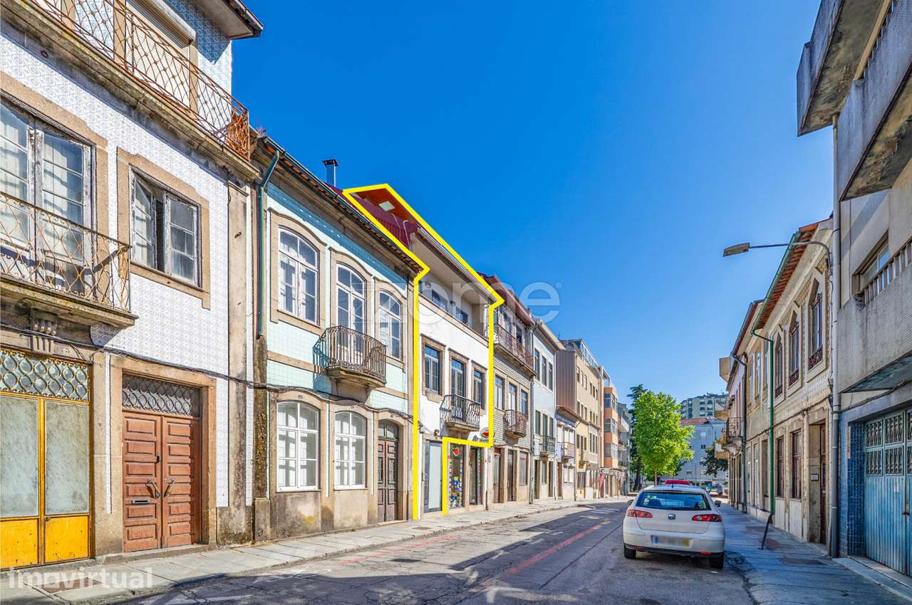 Moradia T4 com Elevador, Garagem e Jardim na Rua D. Pedro V - Grande imagem: 2/60