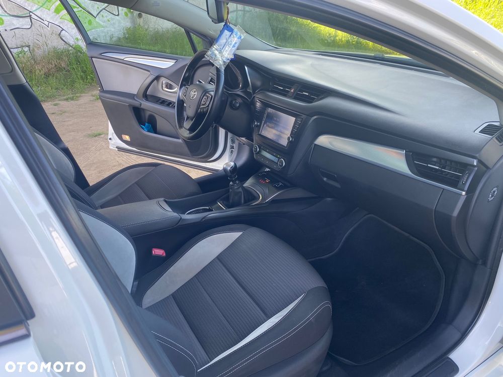 Toyota Avensis 2.0 D-4D Selection - 10
