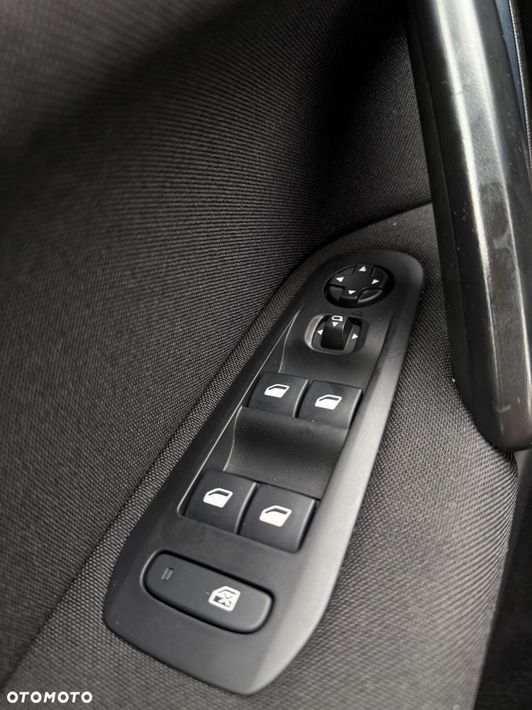 Peugeot 308 - 25