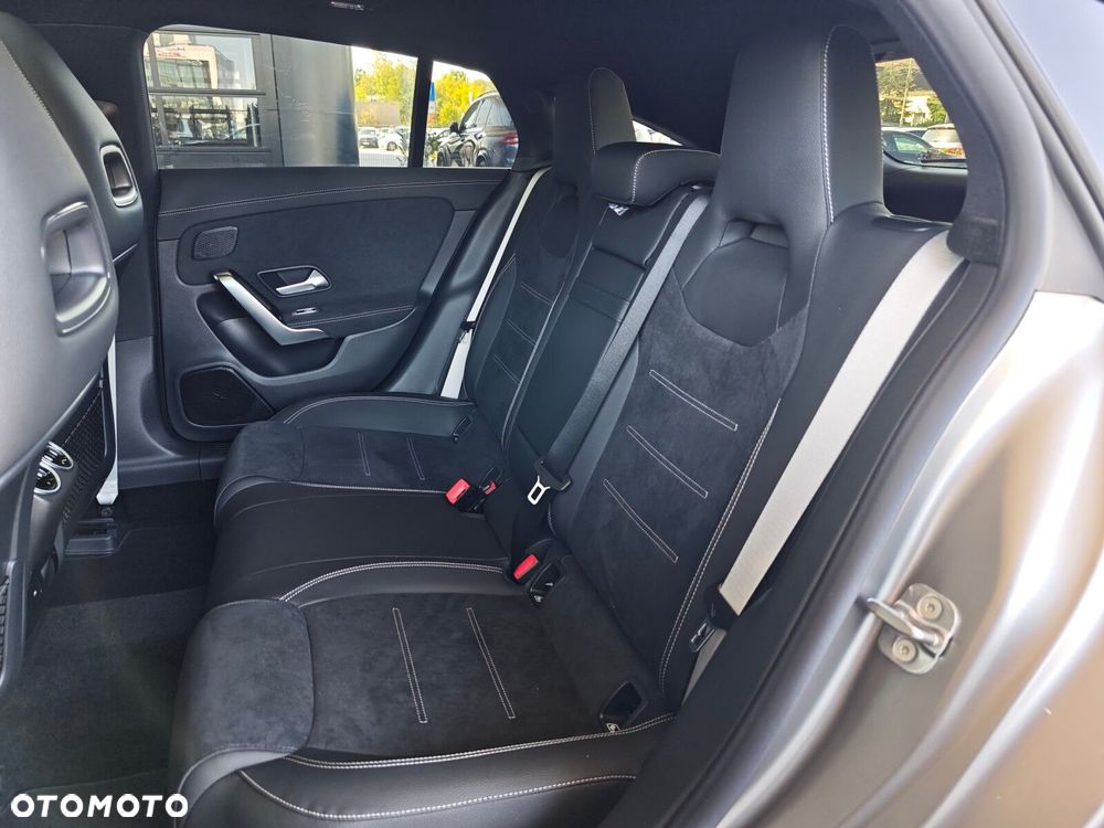 Mercedes-Benz CLA - 11