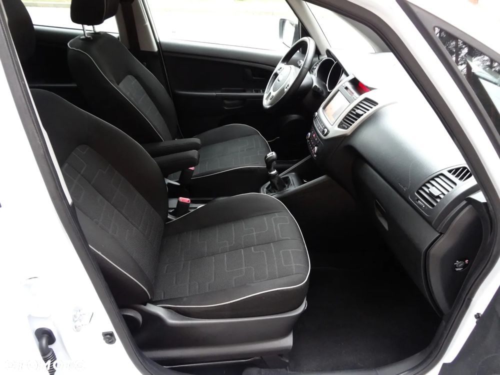 Kia Venga 1.6 CRDi 128 Black Collection - 25