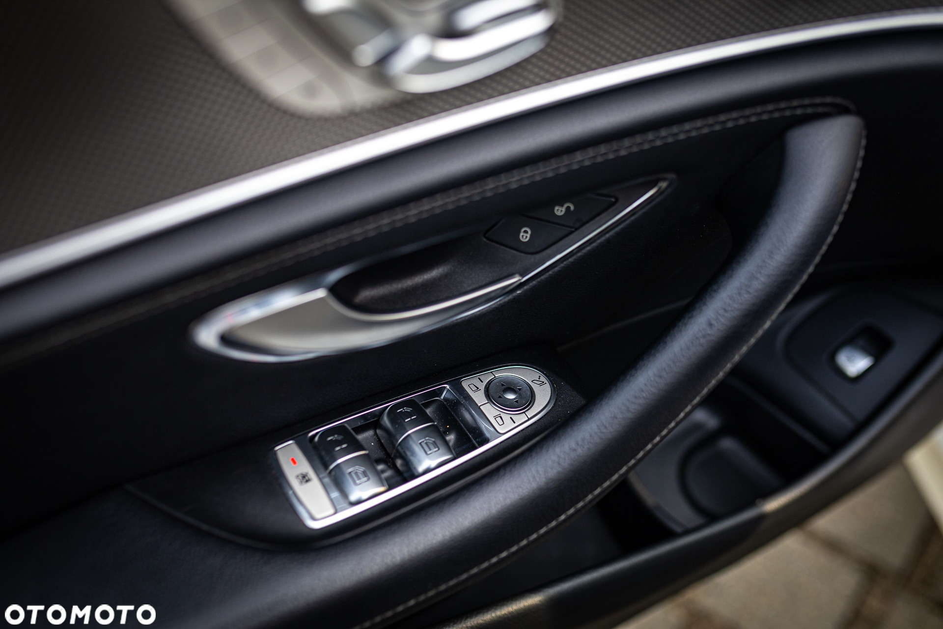 Mercedes-Benz Klasa E 220 d 4-Matic 9G-TRONIC - 13