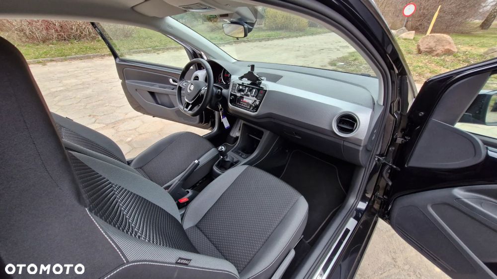 Volkswagen up! Active - 10