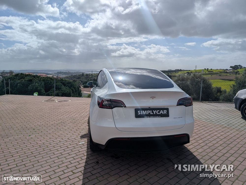 Tesla Model Y - 4