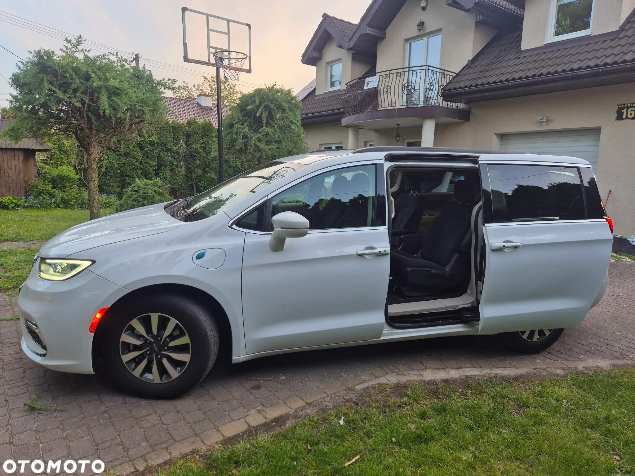 Chrysler Pacifica - 35