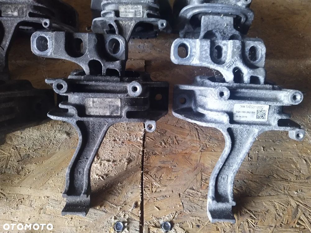 Poduchy silnika skoda octavia 3 5Q0 - 3