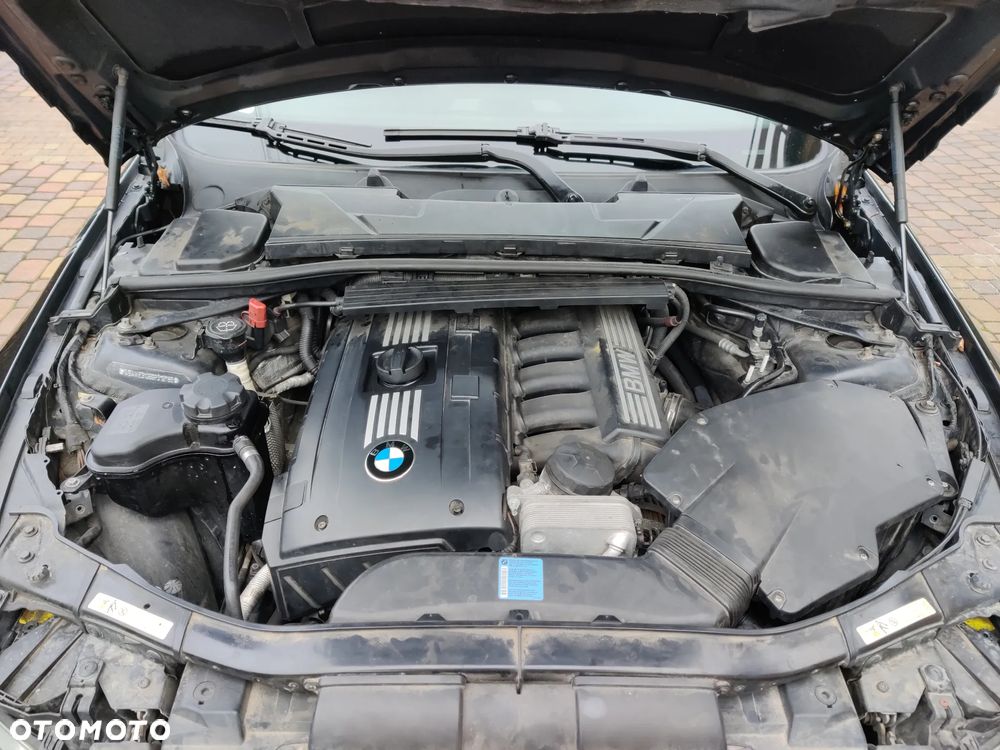 BMW Seria 3 325i - 16