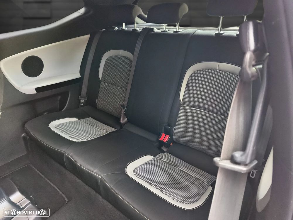 Kia Ceed S Coupé 1.6 CRDi TX - 10