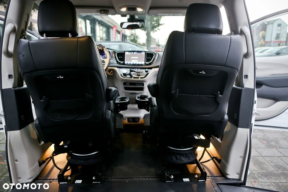 Chrysler Pacifica - 24