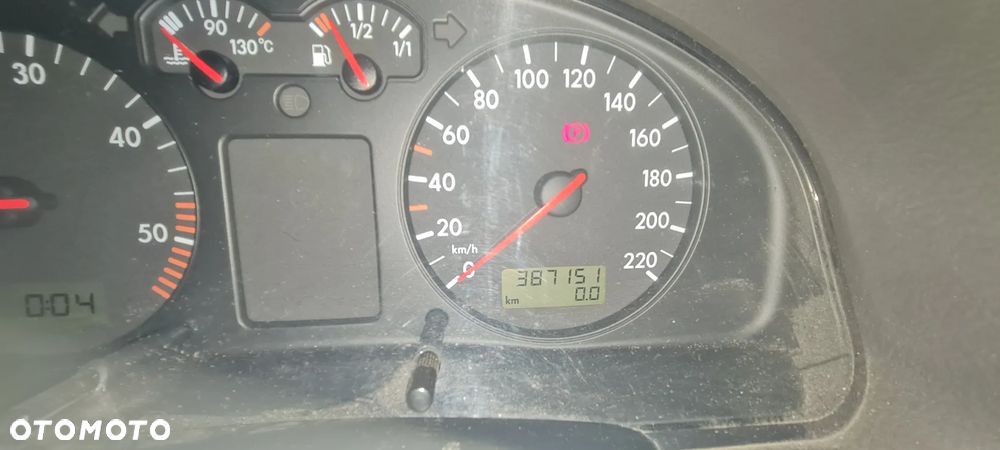 Volkswagen Passat 1.9 TDI Highline - 10