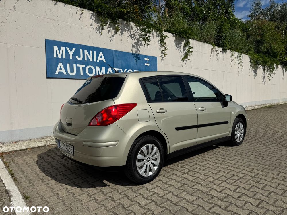 Nissan Tiida - 4