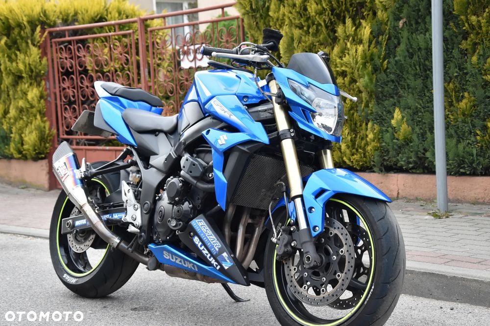 Suzuki GSR - 2