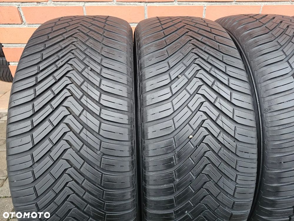 (A41) 235/55R18 100V 5-6mm 19r / Continental AllSeasonContact - 4