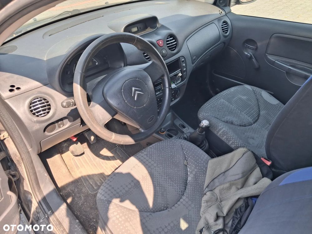 Citroen C2 silnik 1.1 60KM HFX skrzynia biegów sprzęgło drzwi klapa błotnik zderzak błotnik maska lusterko lakier EXYB czarny lewarek wybierak stacyjka sterownik moduł wiązka zbiorniczek alternator rozrusznik maglownica przepływomierz wąż przewód obudowa osłona atrapa podszybie mechanizm silniczek głośnik radio konsola wyświetlacz zegary moduł komfortu szyba mcperson amortyzator sprężyna sanki wahacz tłumik wydech kolektor zacisk hamulcowy pompa pompka ABS półoś podsufitka przysłonka lampa fotele panel sterowania klimatyzacji wykładzina kierownica manetki zwijak Air bag schowek konsola zamek klamka wspomaganie boczek pas przedni chłodnica NA CZĘŚCI wszystkie części - 13
