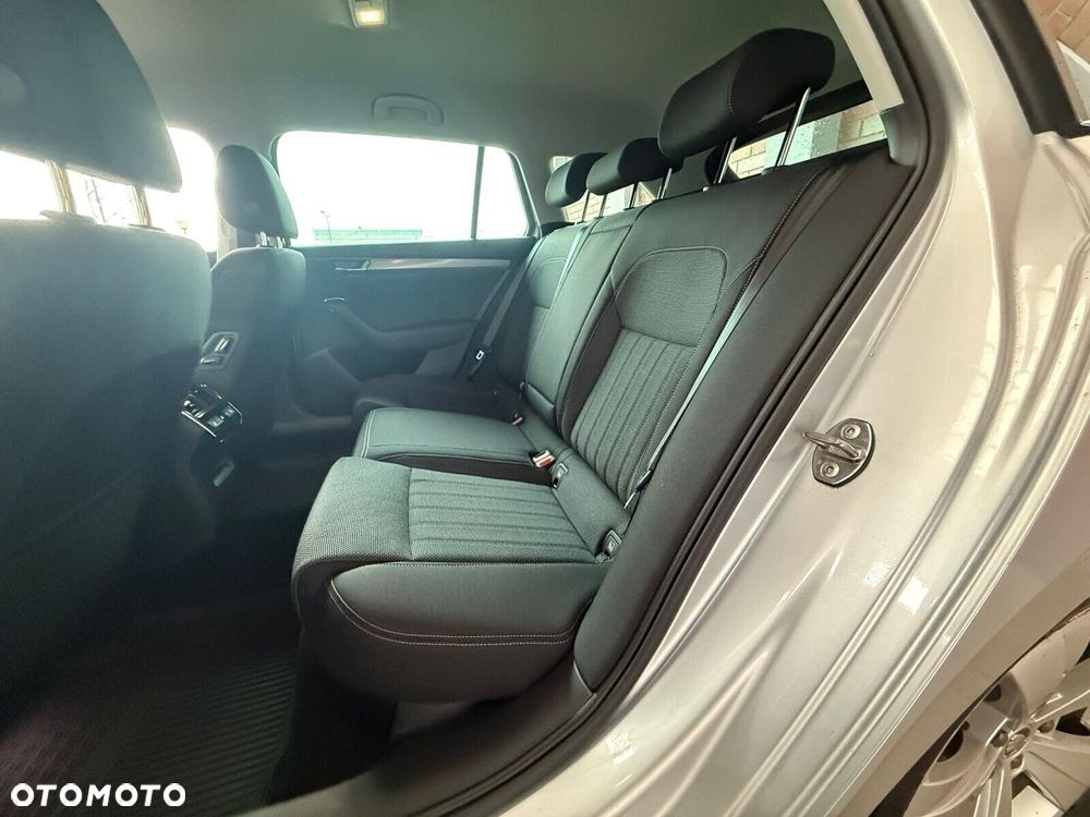 Skoda Superb 2.0 TDI SCR Style DSG - 10