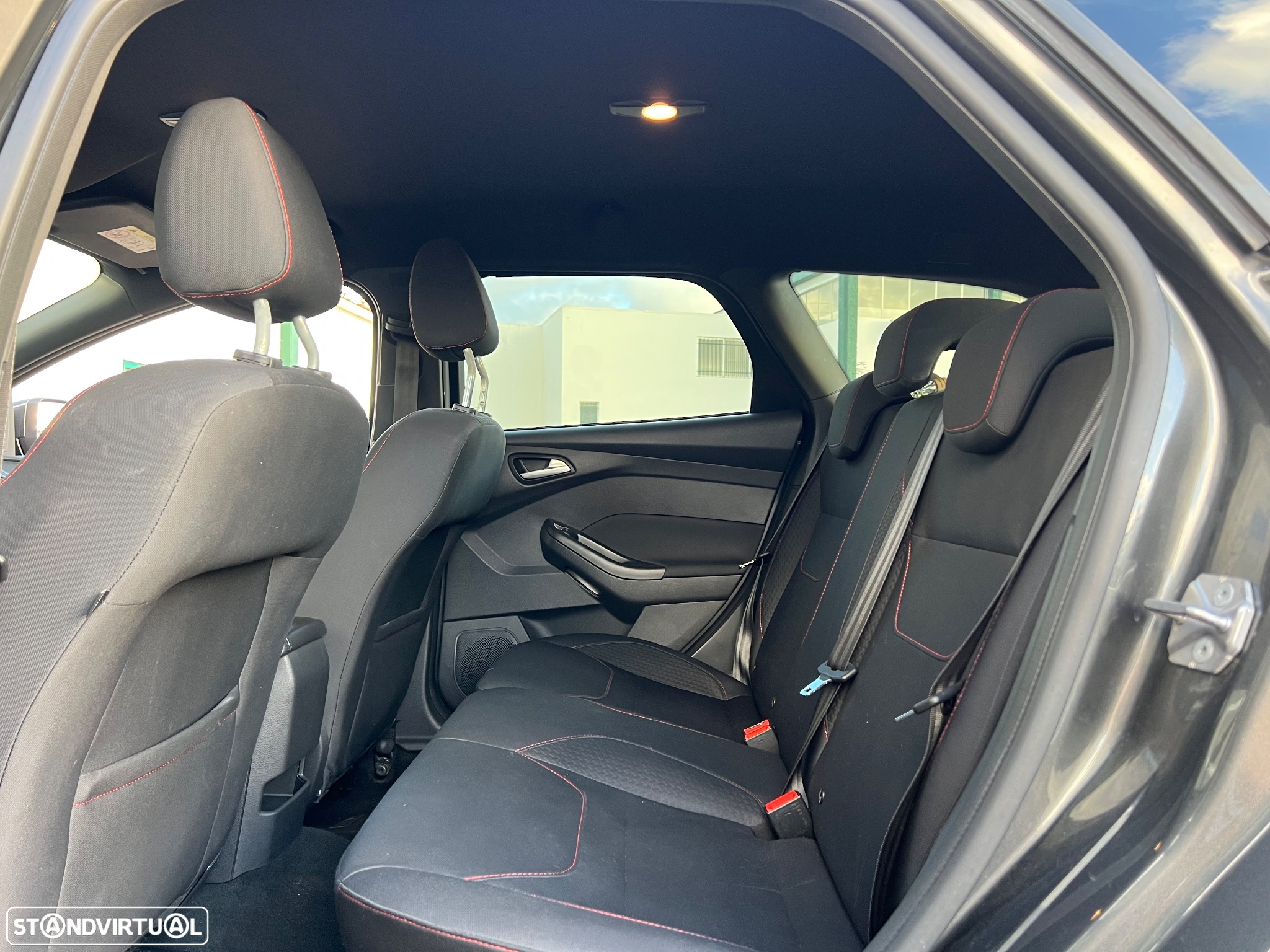 Ford Focus SW 1.5 TDCi EcoBlue ST-Line - 19