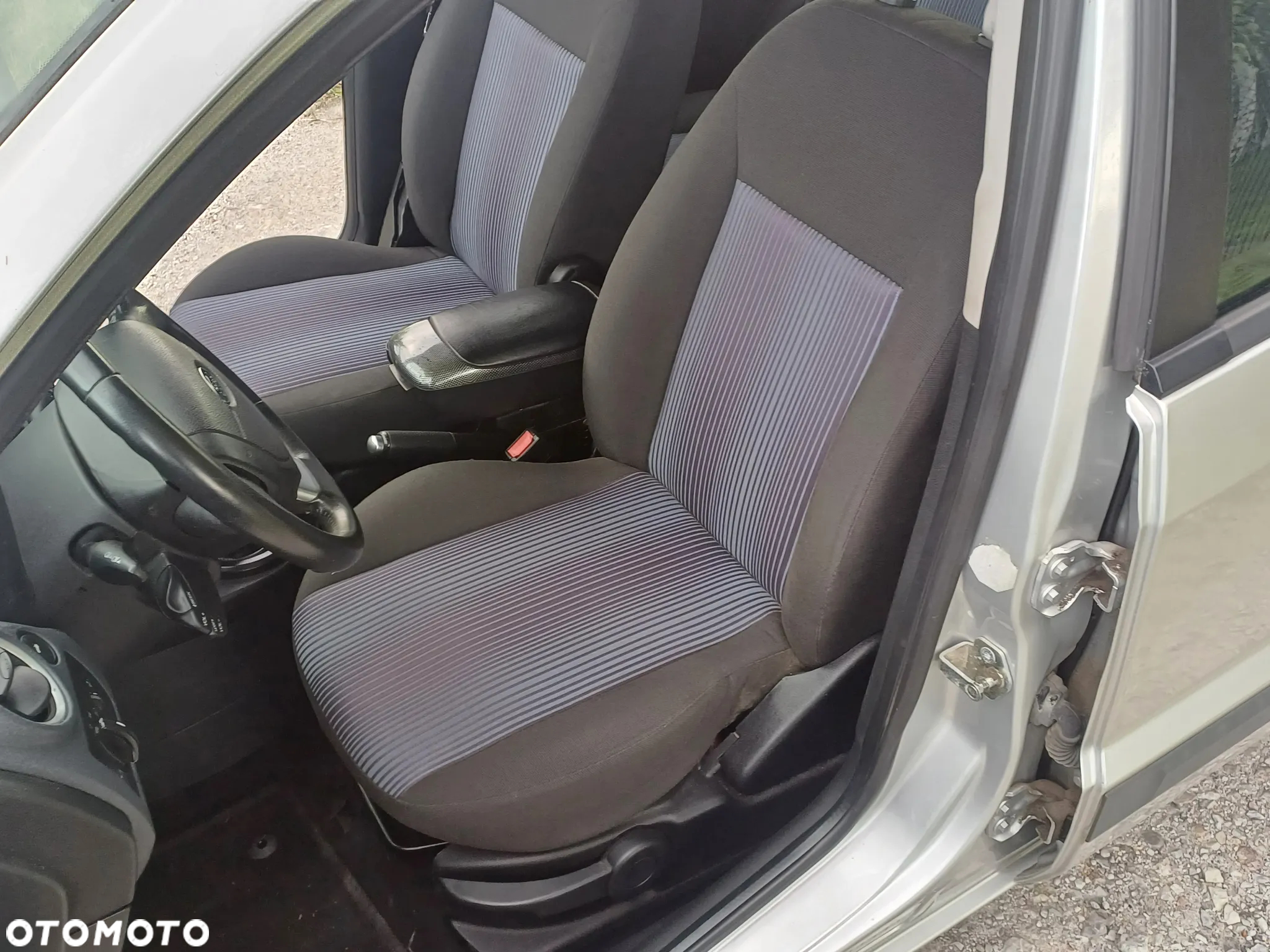 Ford Fusion 1.4 Ambiente - 13