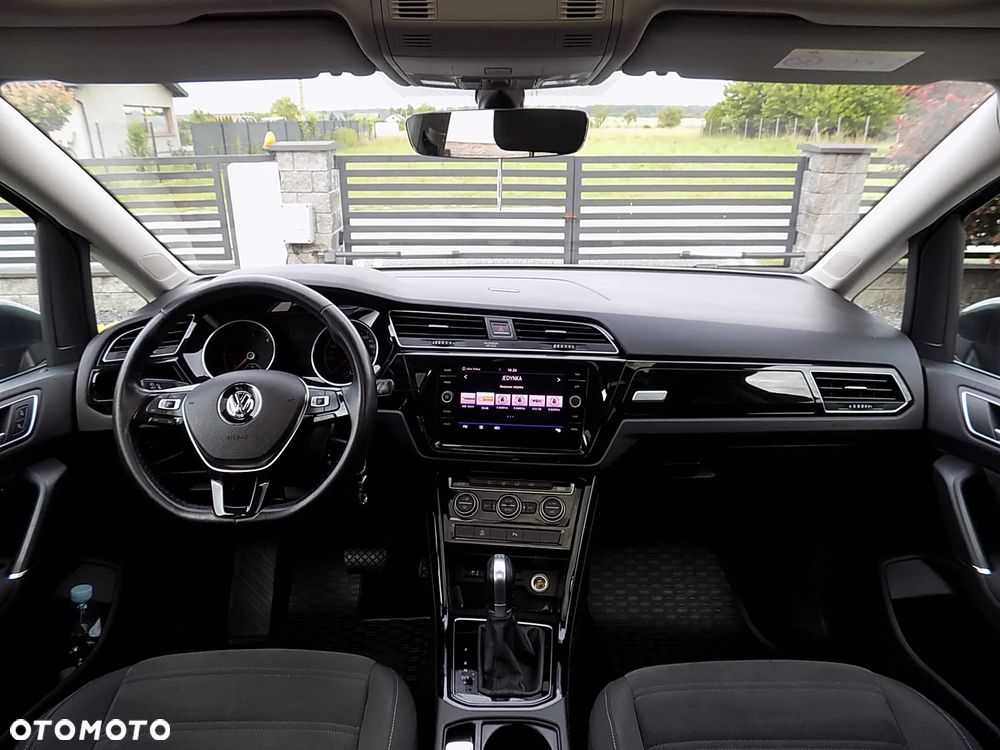 Volkswagen Touran - 23