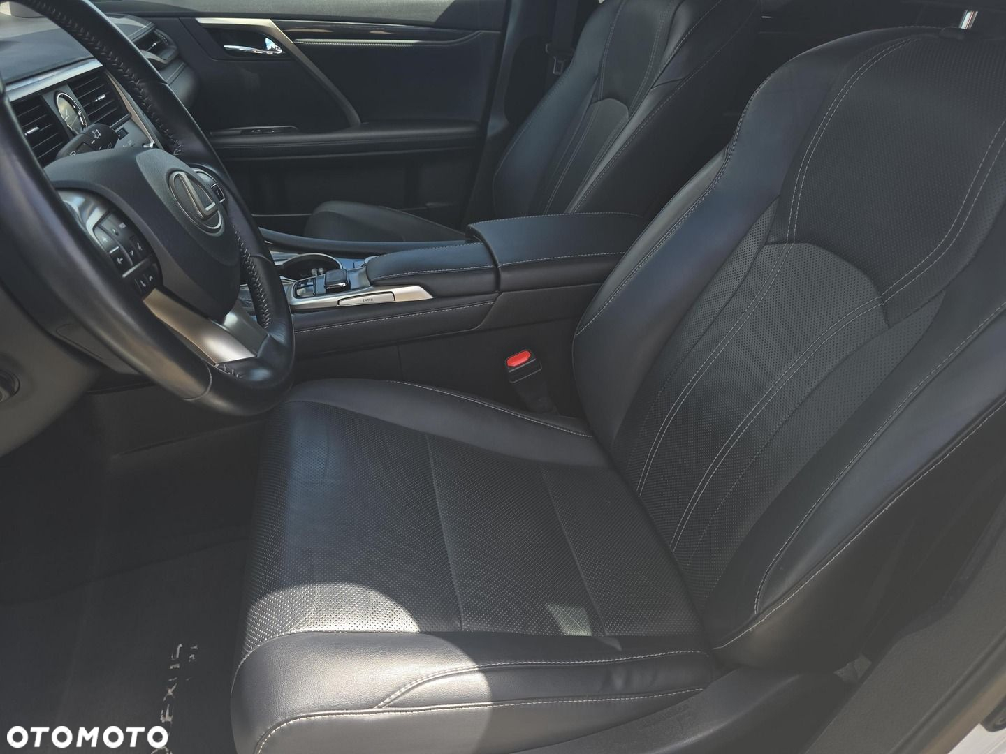 Lexus RX - 12