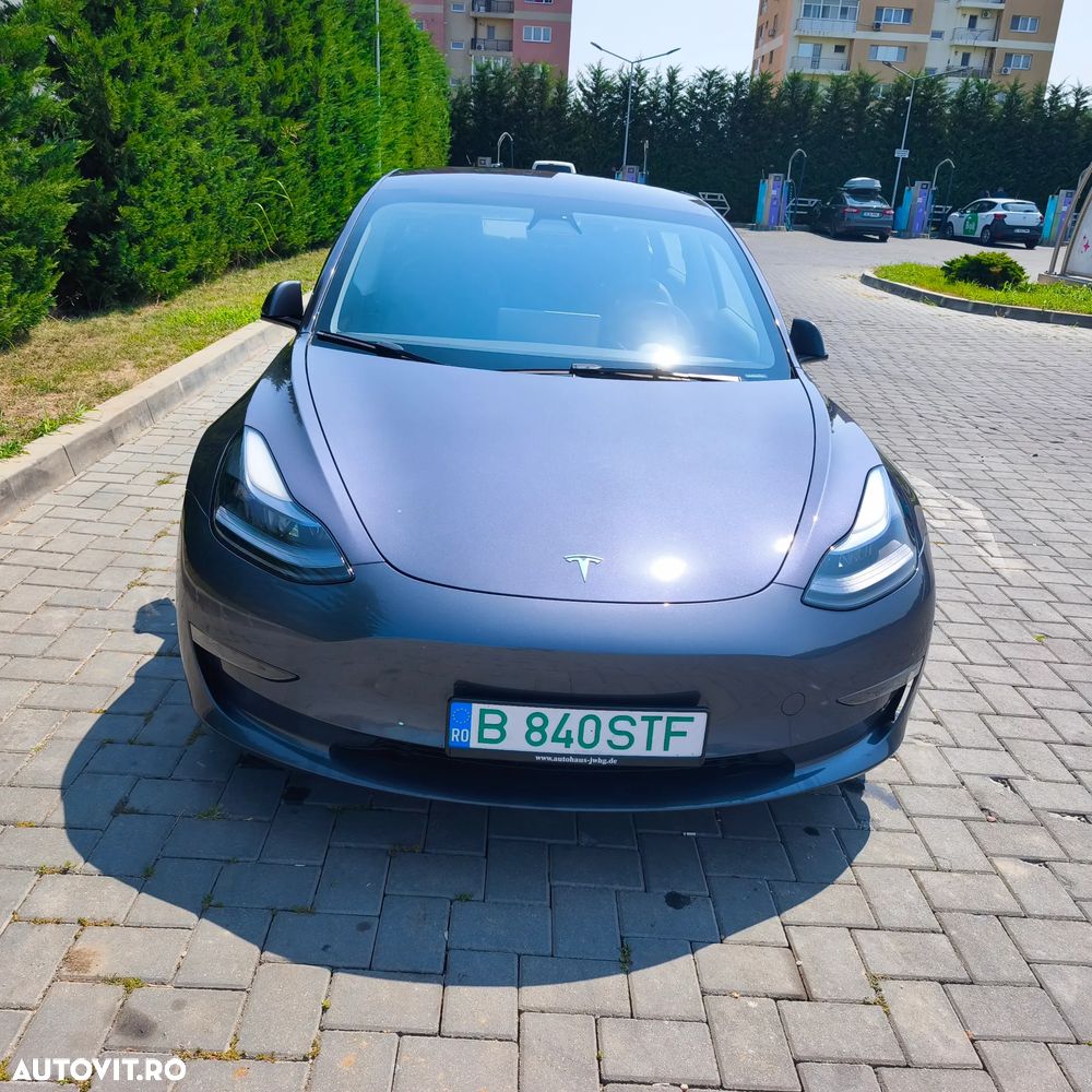 Tesla Model 3 - 1