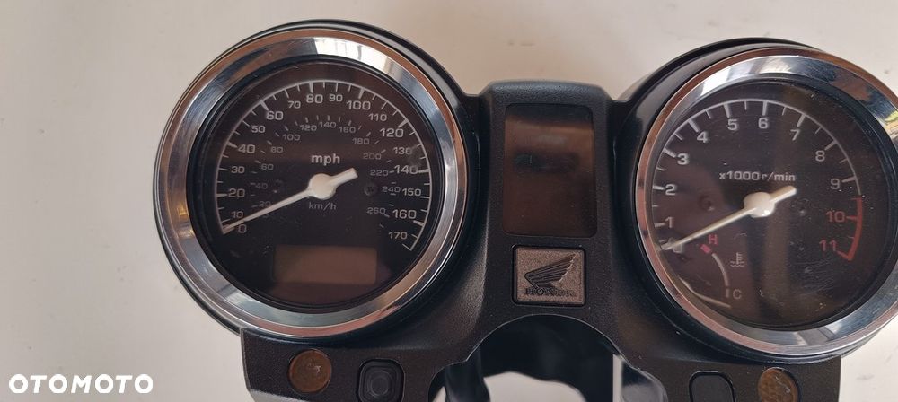 HONDA CB900 CB900F HORNET 2004 lift - 2