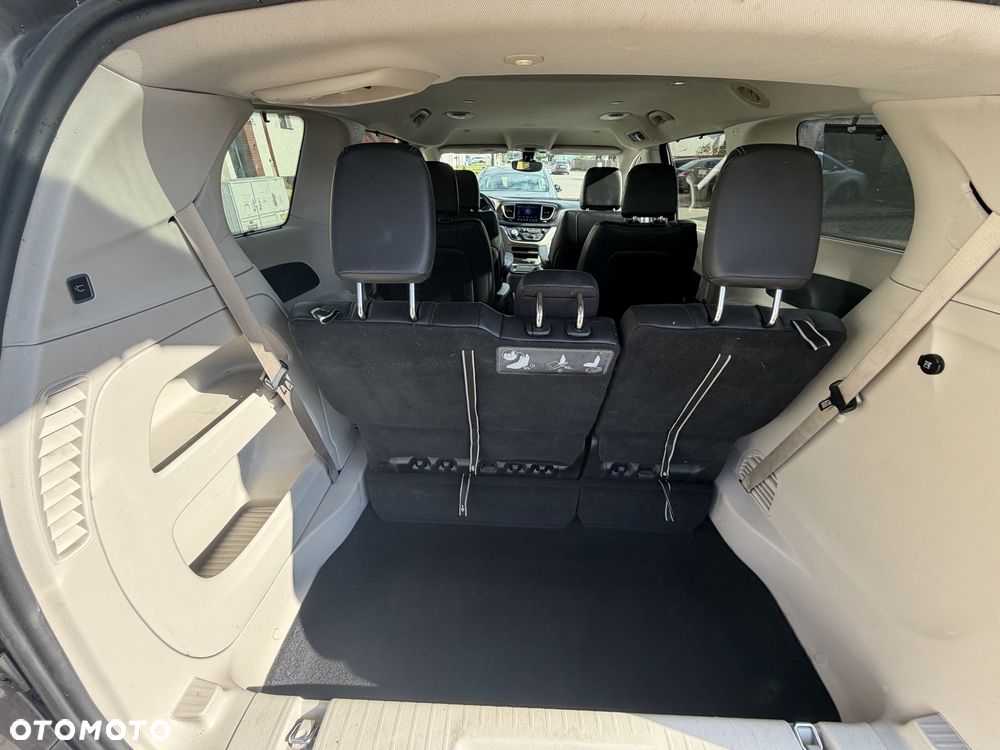 Chrysler Pacifica - 8