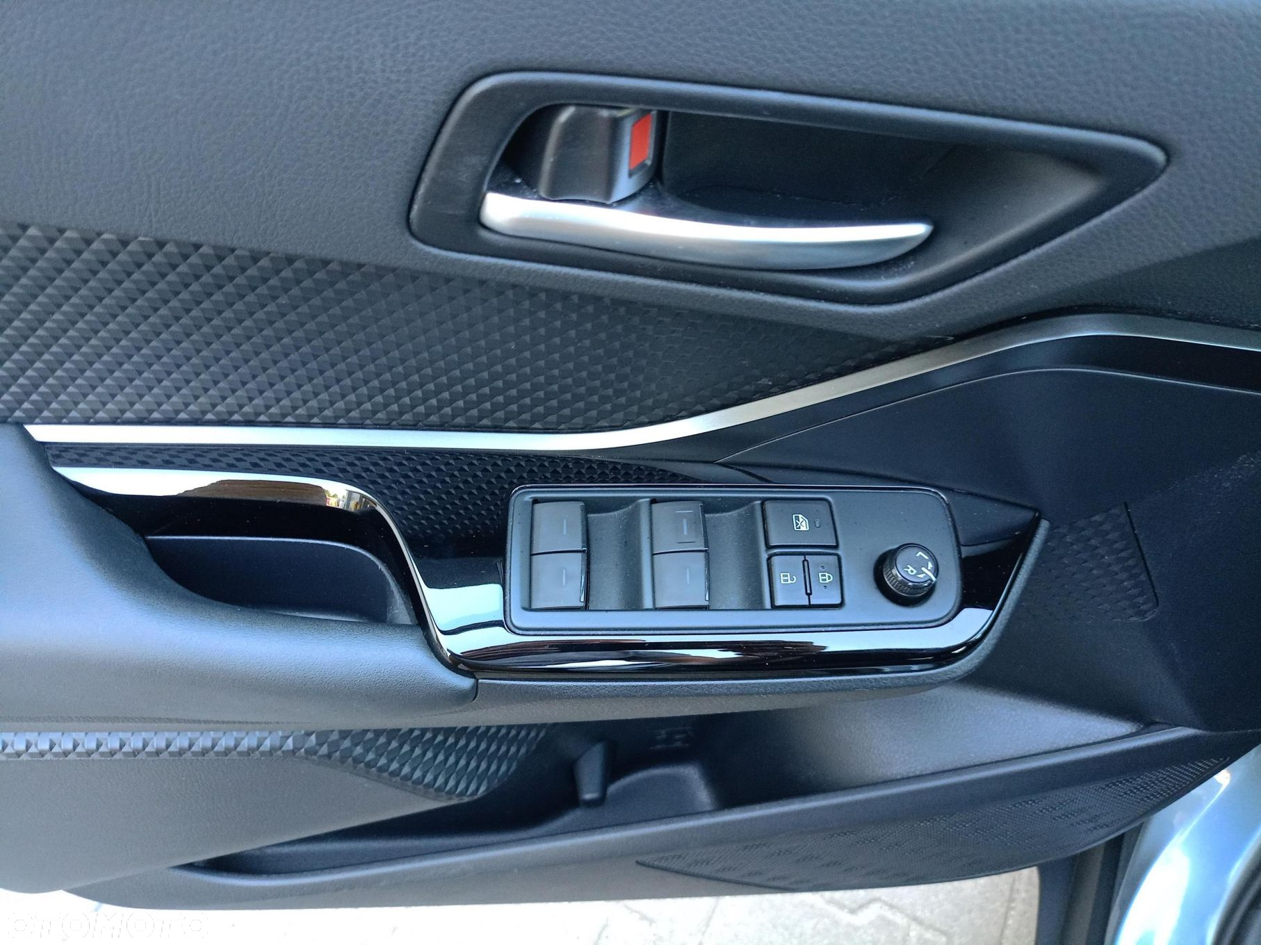 Toyota C-HR - 16