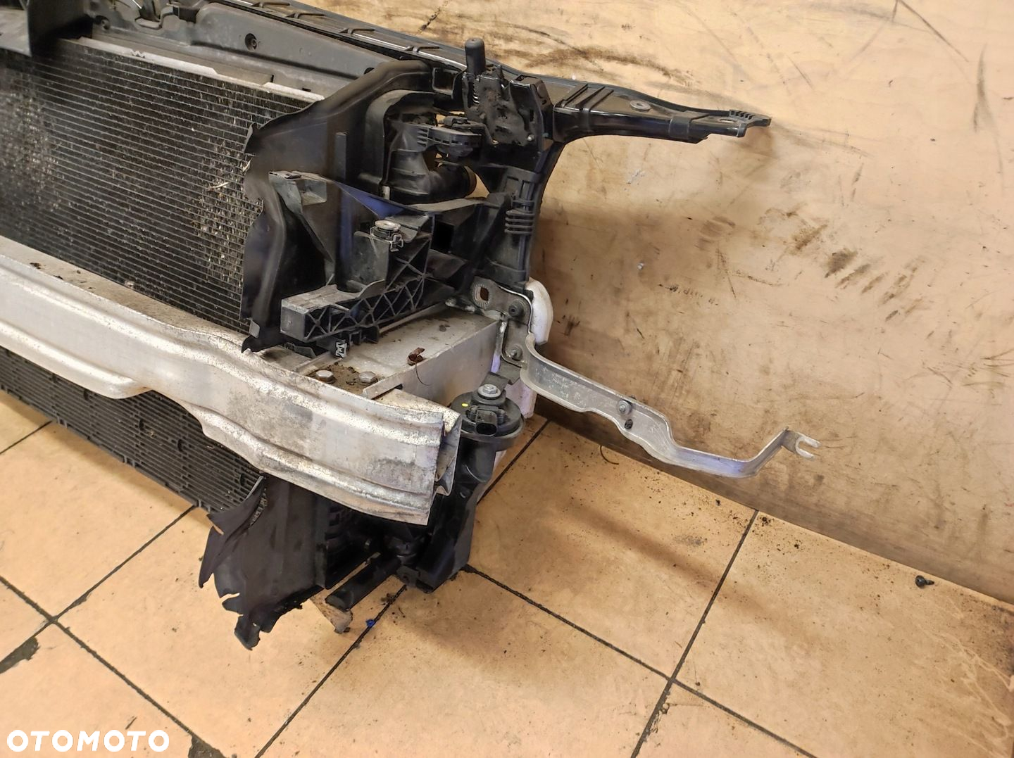 Pas belka wzmocnienie chłodnice Audi A6 C7 Lift 2.0 TDI - 4