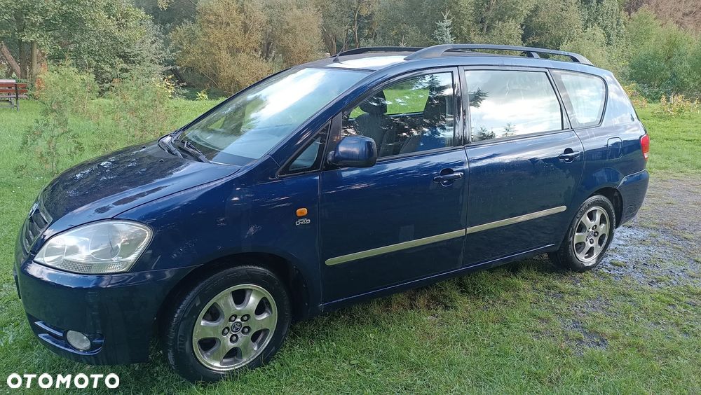 Toyota Avensis Verso D-4D - 4