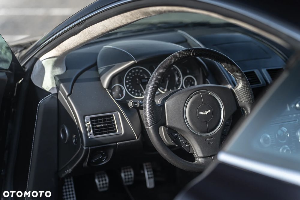 Aston Martin V12 Vantage Carbon Black - 22