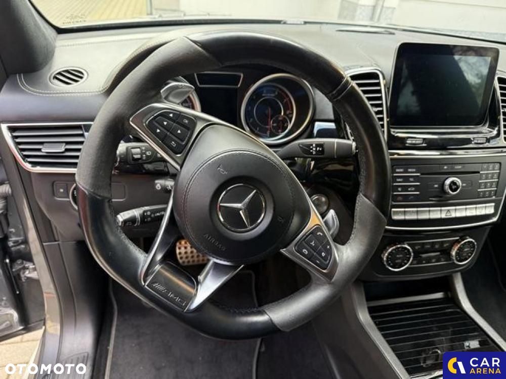 Mercedes-Benz GLS - 23