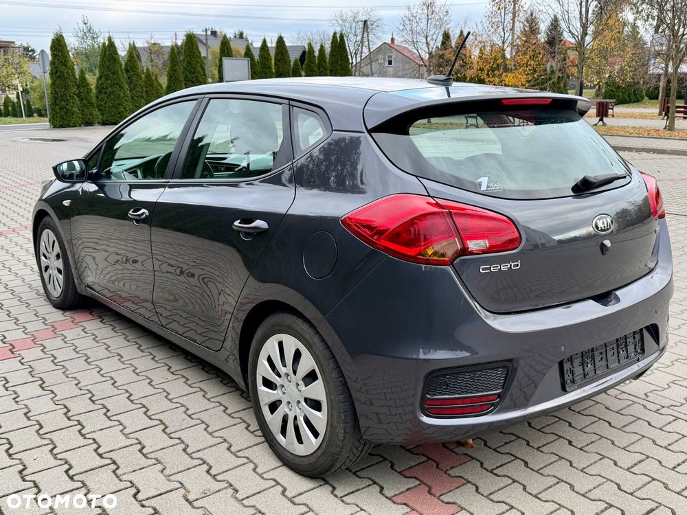 Kia Ceed - 11