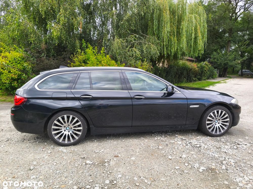 BMW Seria 5 525d xDrive - 4