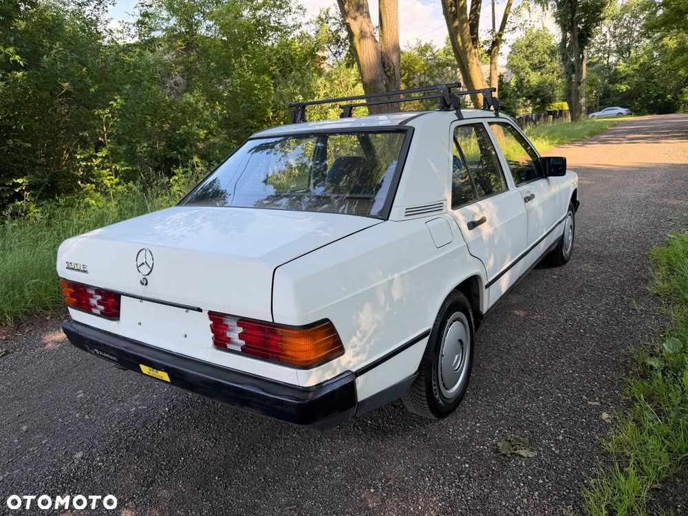 Mercedes-Benz W201 (190) - 12