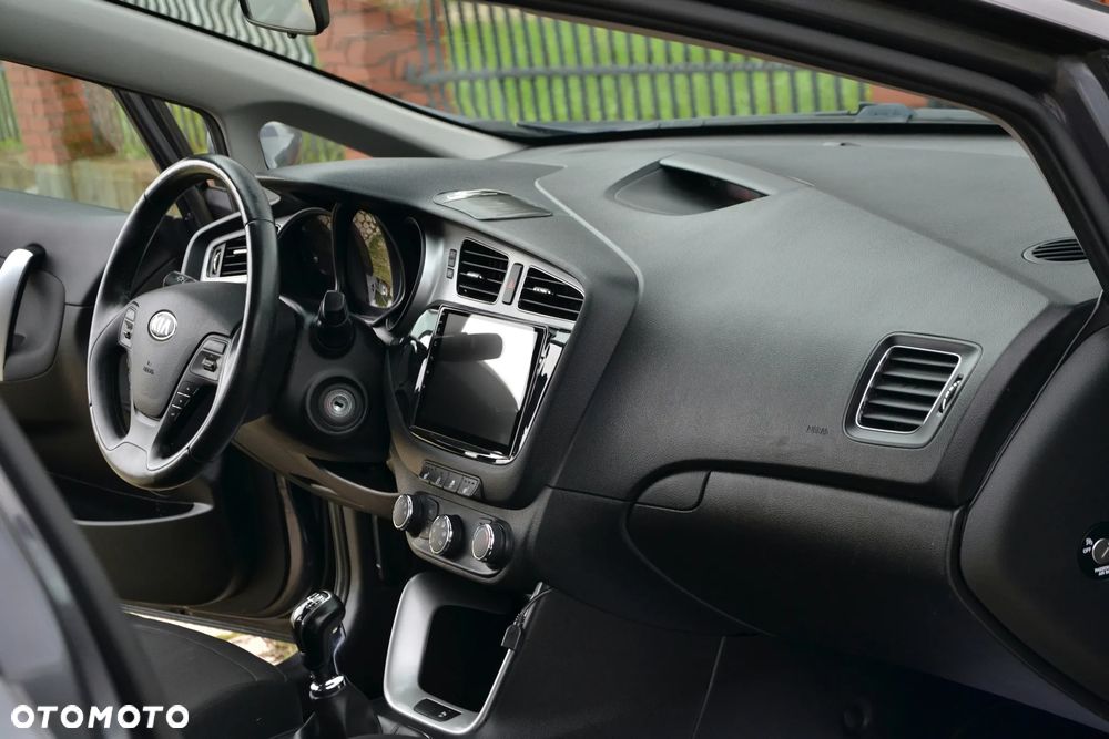 Kia Ceed 1.6 GDI Dream Team Edition - 17