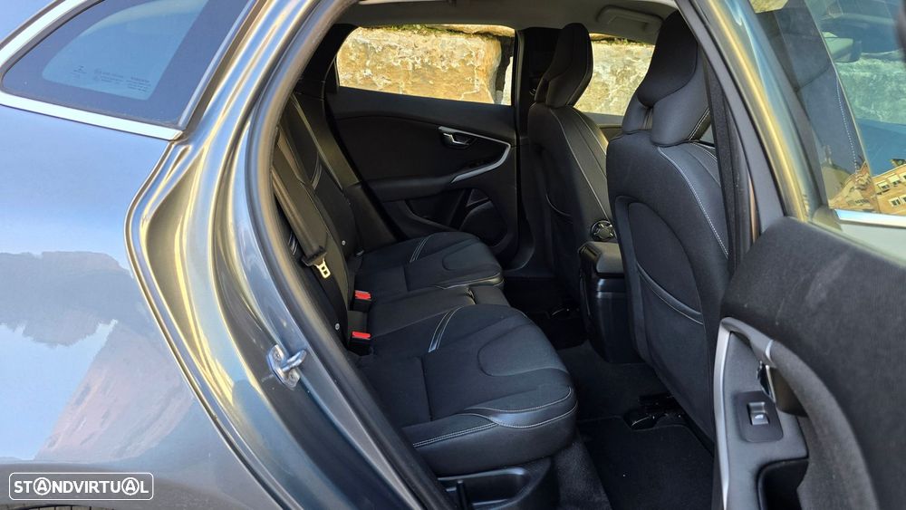 Volvo V40 1.6 D2 Momentum Powershift Eco - 40