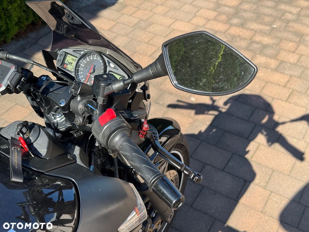 Suzuki GSR - 25