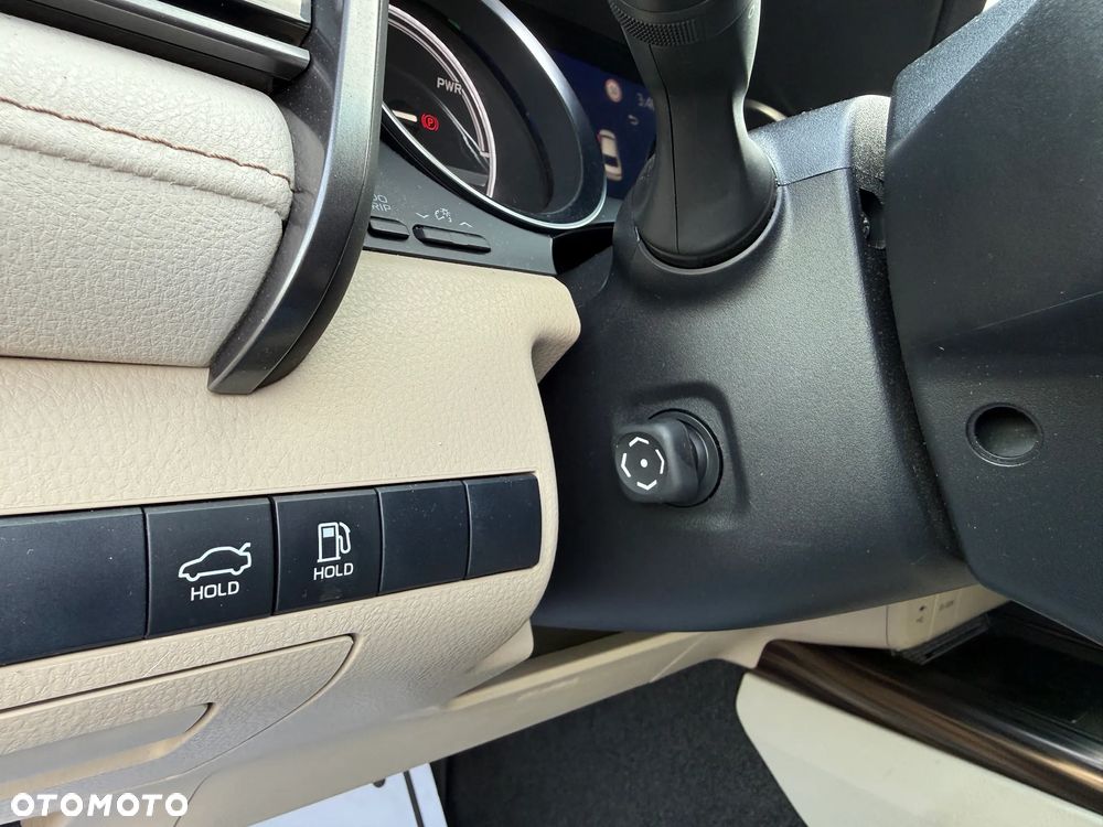 Toyota Camry 2.5 Hybrid Executive CVT - 11
